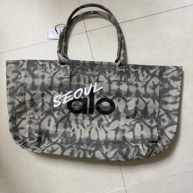 알로 요가 쇼퍼백 서울에디션