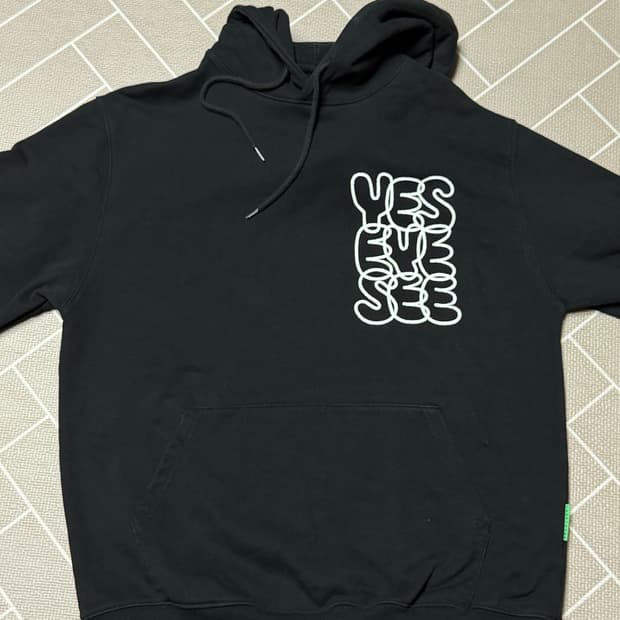 Yeseyesee 예스아이씨 후드티 블랙