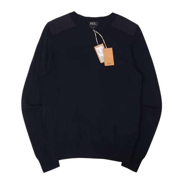 아페쎄 네이비 숄더패치 니트