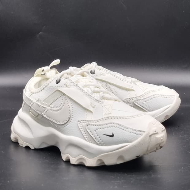 나이키 tc7900 써밋화이트 여성운동화230