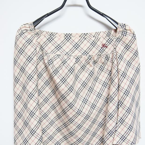 BURBERRY 퍼프소매 탑