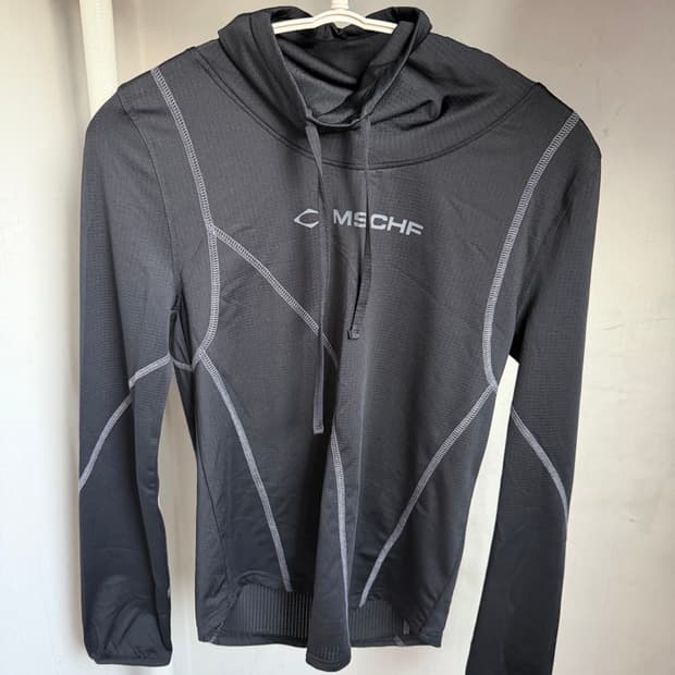 미스치프 롱슬리브