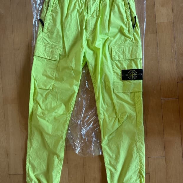 스톤아일랜드 스트레치 코튼 텔라 파라카두타 카고 팬츠