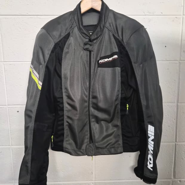 L) 코미네 풀매쉬 jk-100 바이크 자켓 팝니다