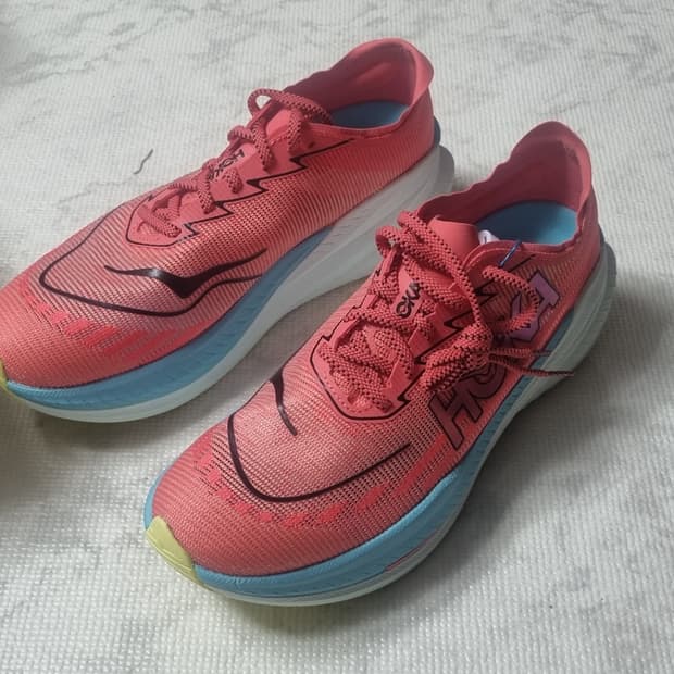 호카 마하 x 2 그레이프 프룻 일레트릭 코랄 290