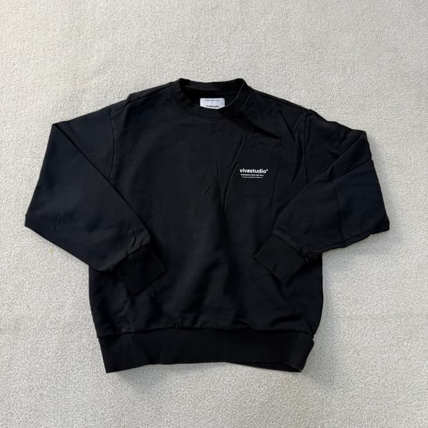 L 비바스튜디오 블랙 맨투맨 0123T1