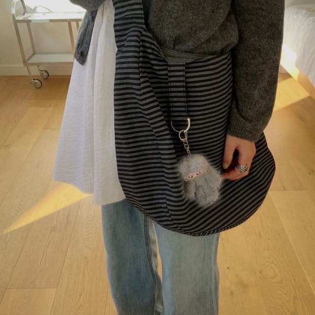 잇자바이브 리버시블 크로스백