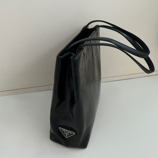 프라다 엠보패턴 빈티지 숄더백