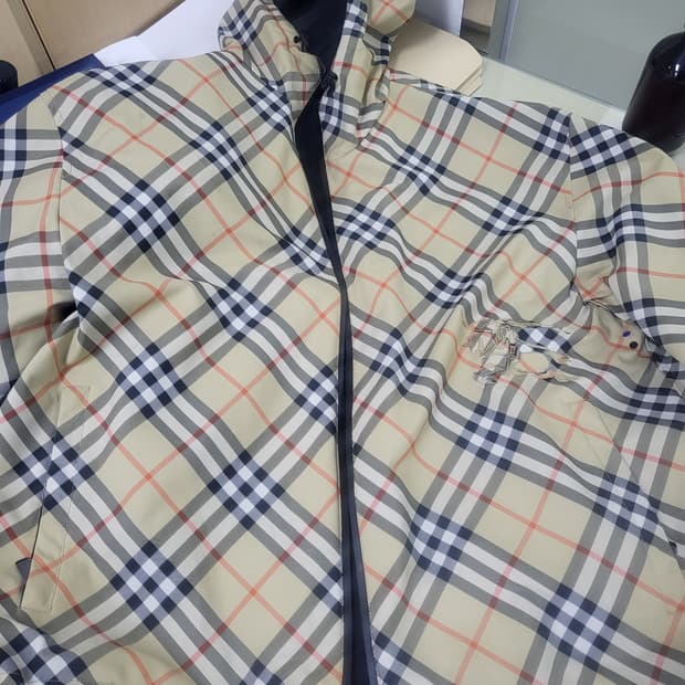 버버리 체크 양면 후드 바람막이 XL