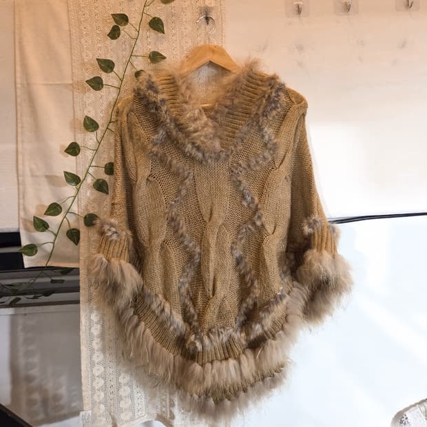 래빗퍼 트리밍 케이프 후드 니트