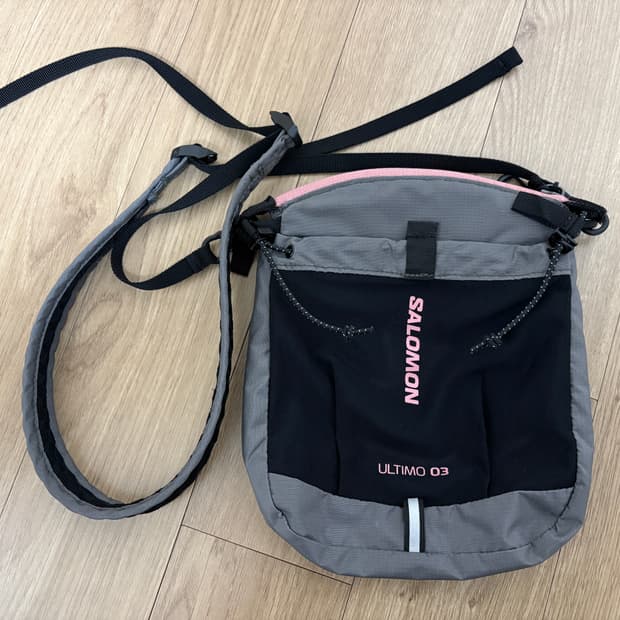 살로몬 울티모 03 미니 크로스백