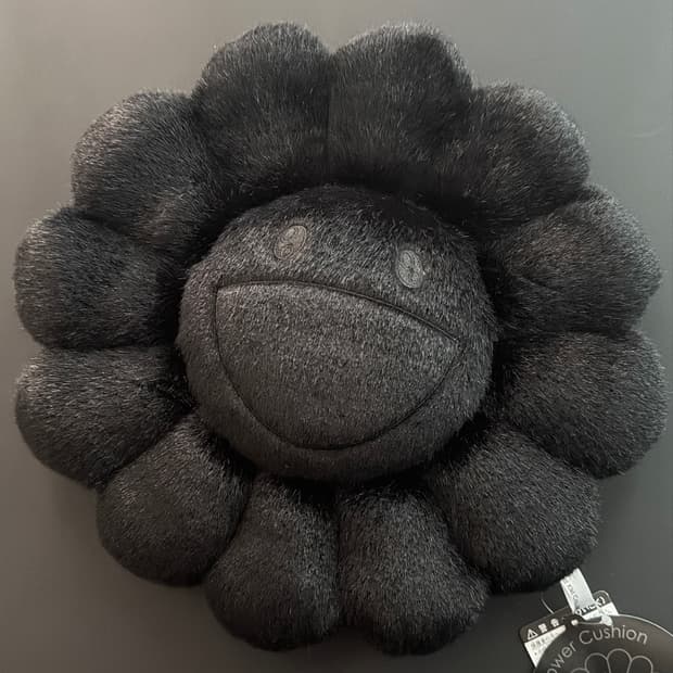 카이카이키키 플라워쿠션 올블랙 30cm