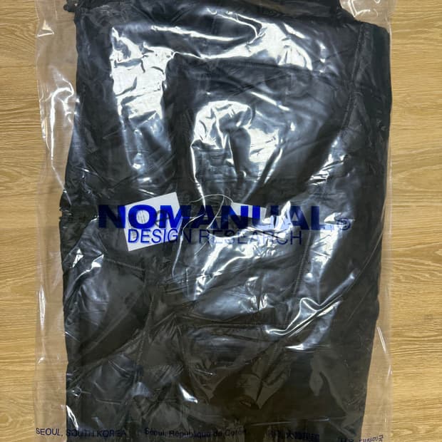 (미개봉) 노매뉴얼 패딩조끼 L 글로시 블랙 팔아요