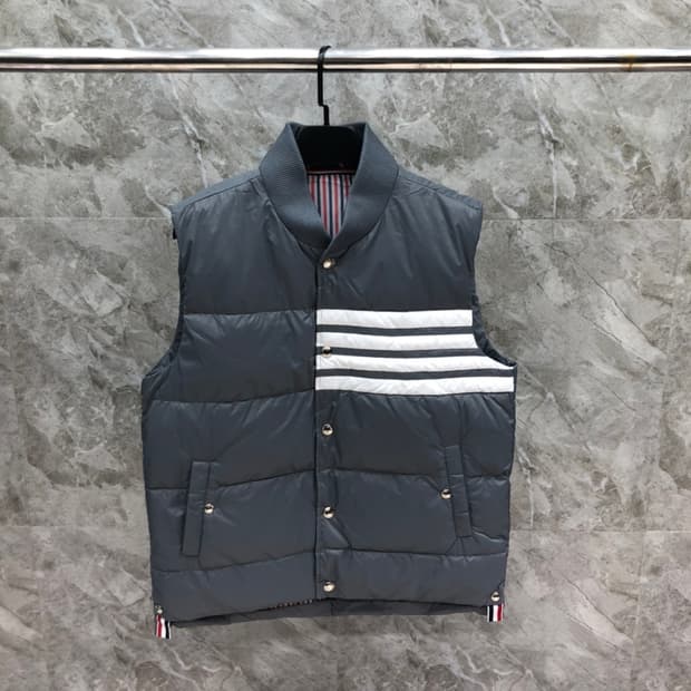 톰브라운 패딩 베스트 그레이