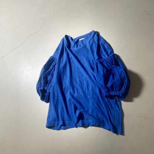 캐피탈 퍼프 슬리브 티셔츠