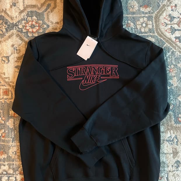 나이키 x 기묘한 이야기 NRG 클럽 SN 풀오버 후드(새제품. XL)