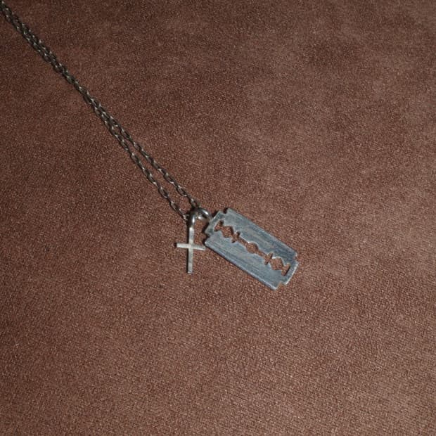 언더커버 면도날 실버 목걸이 네크리스