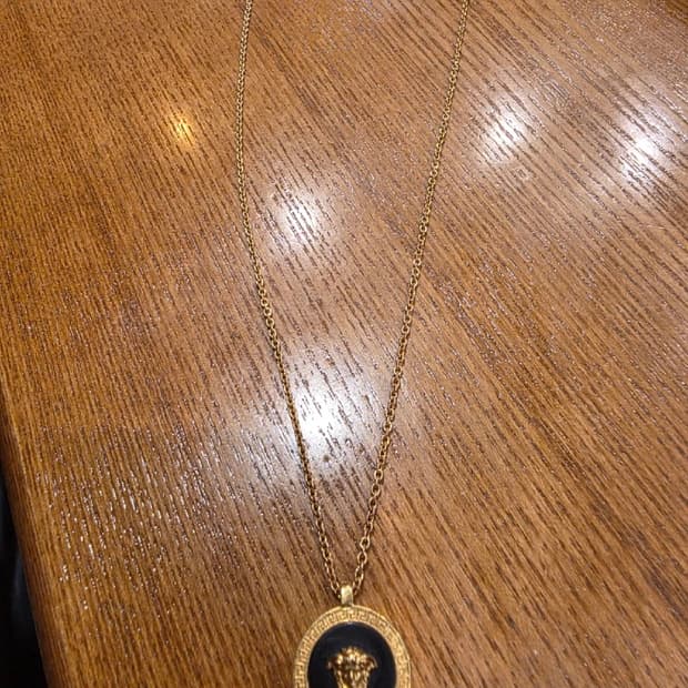 베르사체 메두사 목걸이