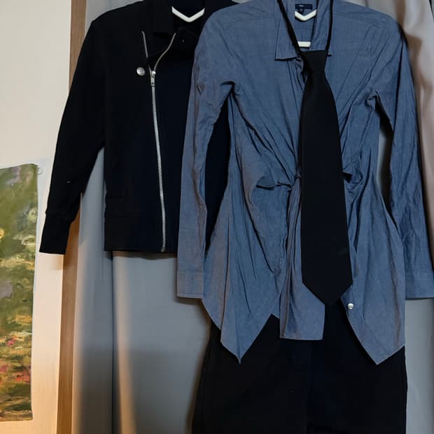 빈티지 y2k 코디세트 (갭 셔츠 + 블랙 미니스커트 코디)