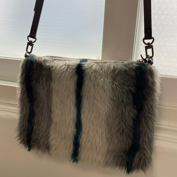 빈티지 퍼 패널 스트라이프 숄더 백 