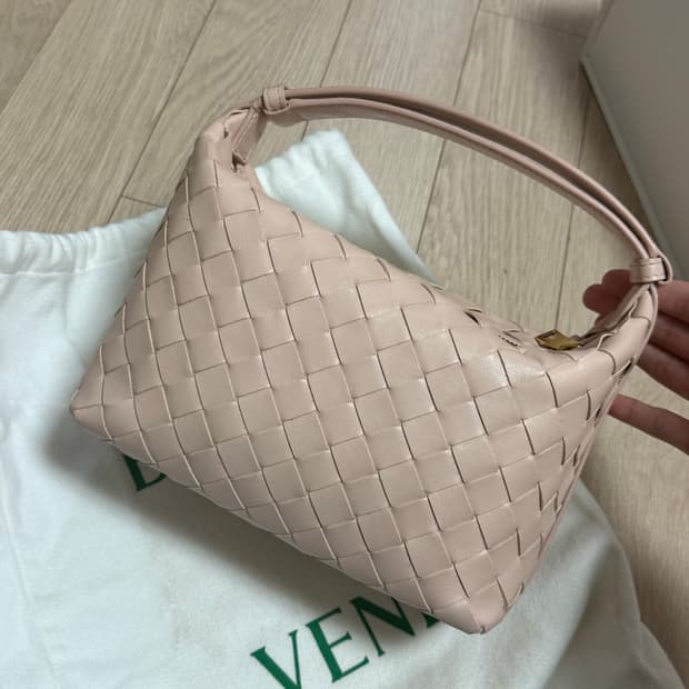 보테가베네타 월리스백(로터스)