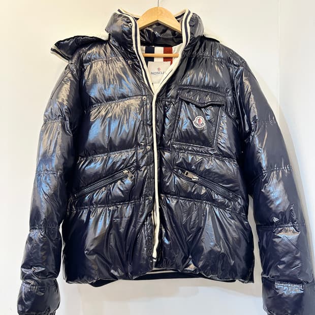 몽클레어 유광 네이비 오리털 다운 하프 패딩