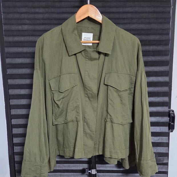 [스튜디오 톰보이] 린넨 코튼 투포켓 크롭 셔츠 자켓 | 00215