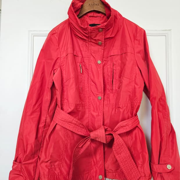 막스마라 위켄드 라인의 레드 자켓