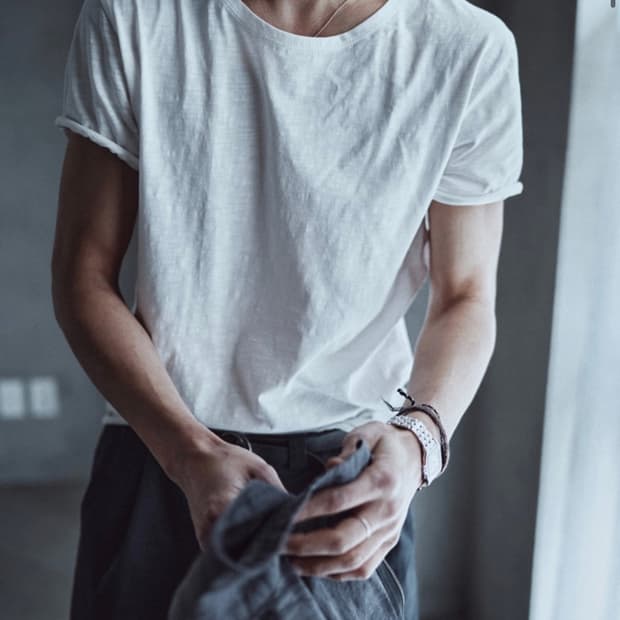 모노프리베 텍스쳐드 롤하프슬리브 화이트