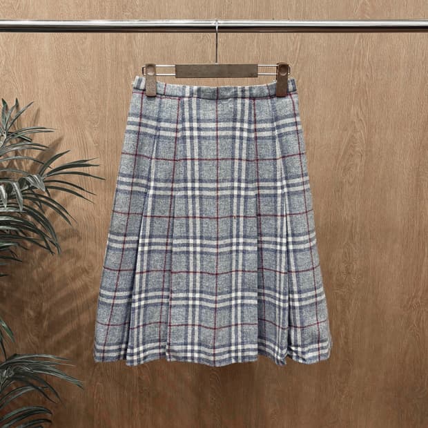 버버리 울 미디 스커트 노바 체크 패턴 박스 플리츠 디테일 A라인 그레이