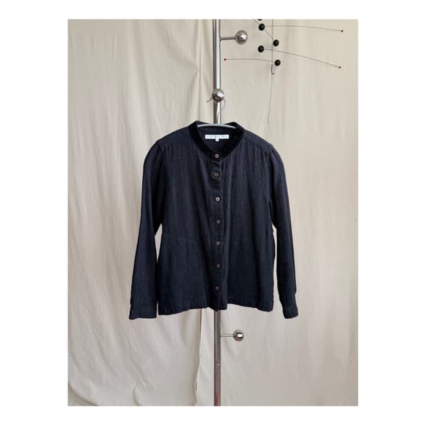 Lilasic 네추럴 블라우스