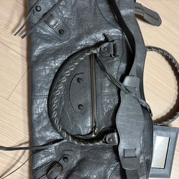 발렌시아가 모터백 미디움