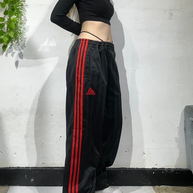 아디다스 블랙 스몰 로고 레드 삼선 와이드 트레이닝 팬츠 추리닝 바지 L