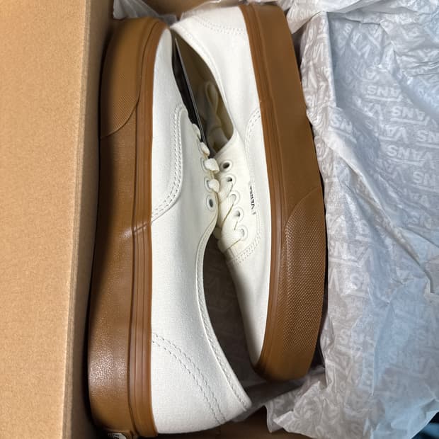 반스 어센틱 마쉬멜로우 검 250사이즈