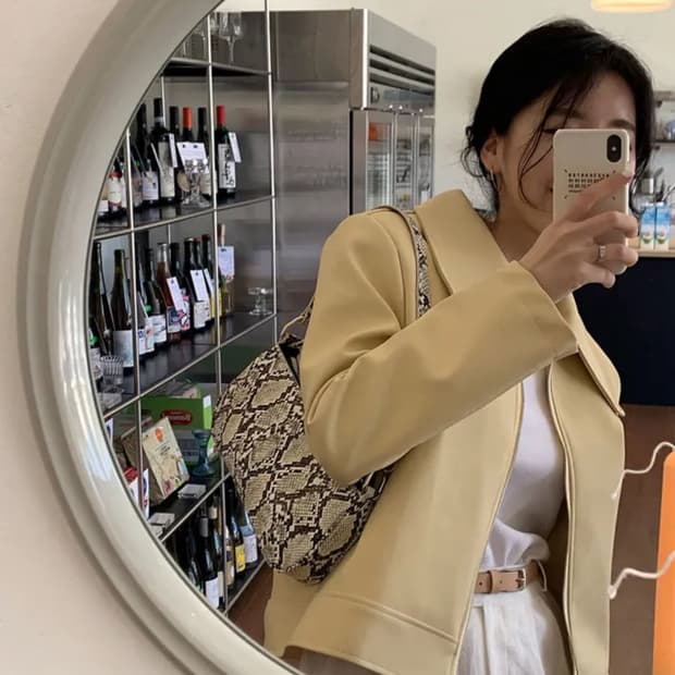 옐로우 레더자켓 