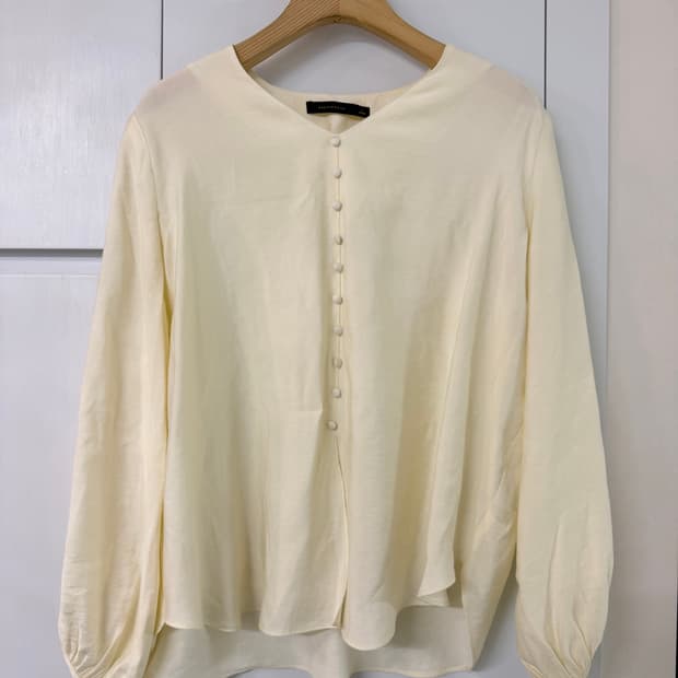 크림아이보리 블라우스