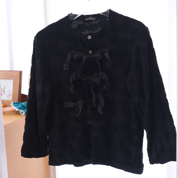 Flower embossed ribbon top