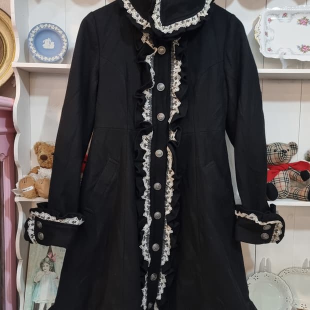 PUTUMAYO(푸투마요) 블랙 고딕 로맨틱 레이스 프릴 롱코트