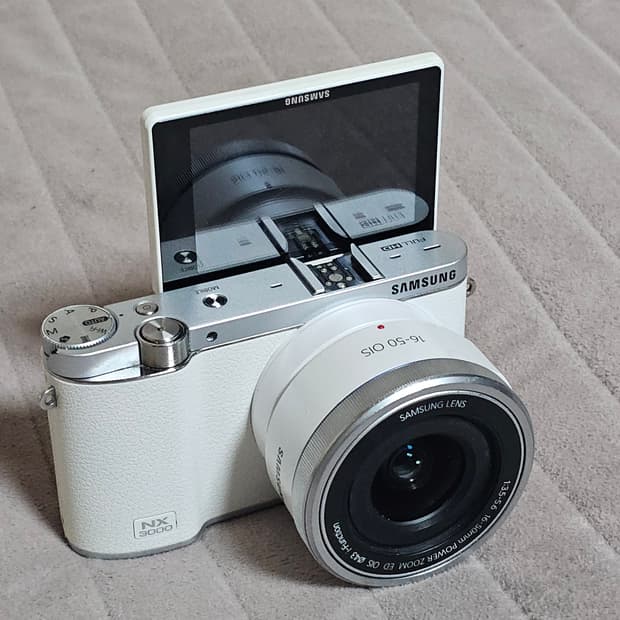 A 삼성 NX3000 미러리스 카메라
