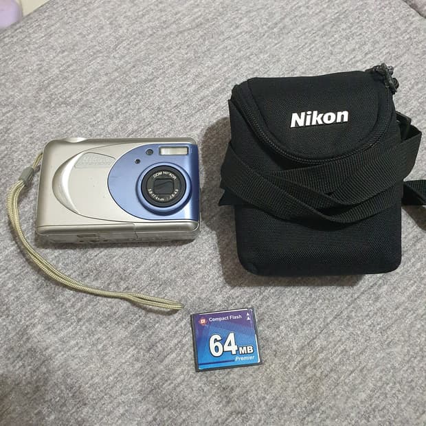 니콘 쿨픽스 2000 디카