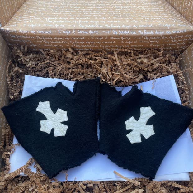 크롬하츠 화이트 크로스 캐시미어 장갑