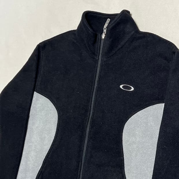 L 오클리 배색 블랙 플리스