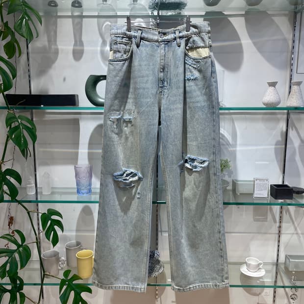 C2H4 distressed denim pants