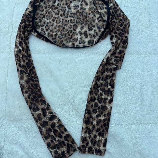 더미스테리어스호텔 레오파드 볼레로