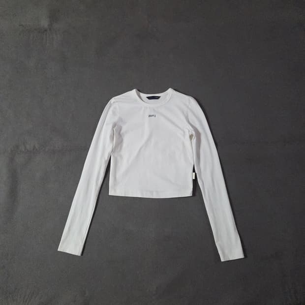 준지 레터링 여성 크롭 롱슬리브 샘플