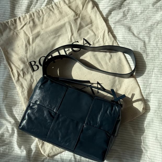 보테가베네타 아르코 카메라백 미디엄