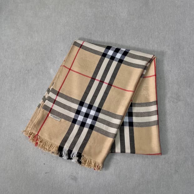 버버리 기마로고 노바체크 실크 머플러