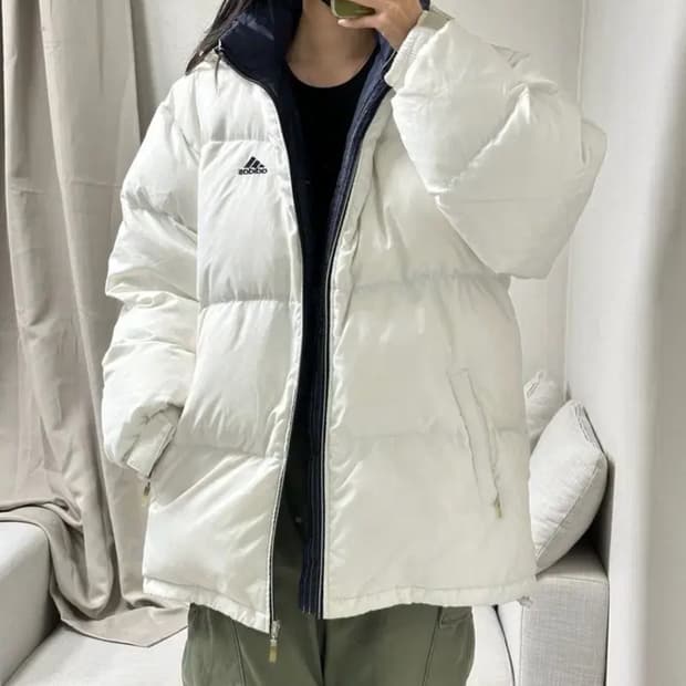 아디다스 스노우 화이트 올드스쿨 대장급 패딩