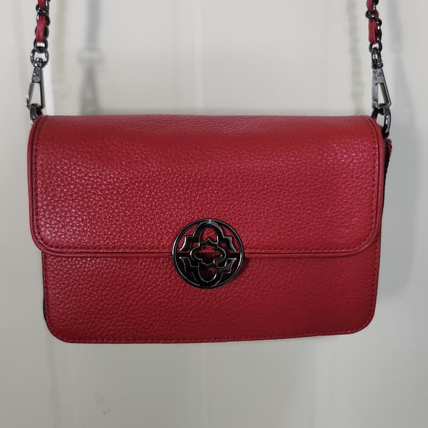 오야니 테일러 체인 크로스백