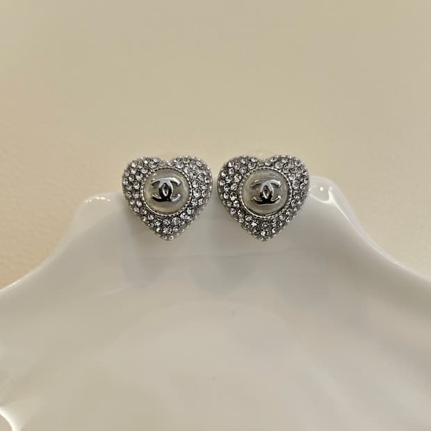 샤넬 큐빅하트 진주 실버 귀걸이 업사이클링
